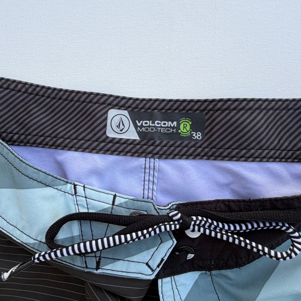 Volcom Mod-Tech Board Shorts Mens 38 Black Blue Striped Repreve Surf Boardshorts - Picture 6 of 7